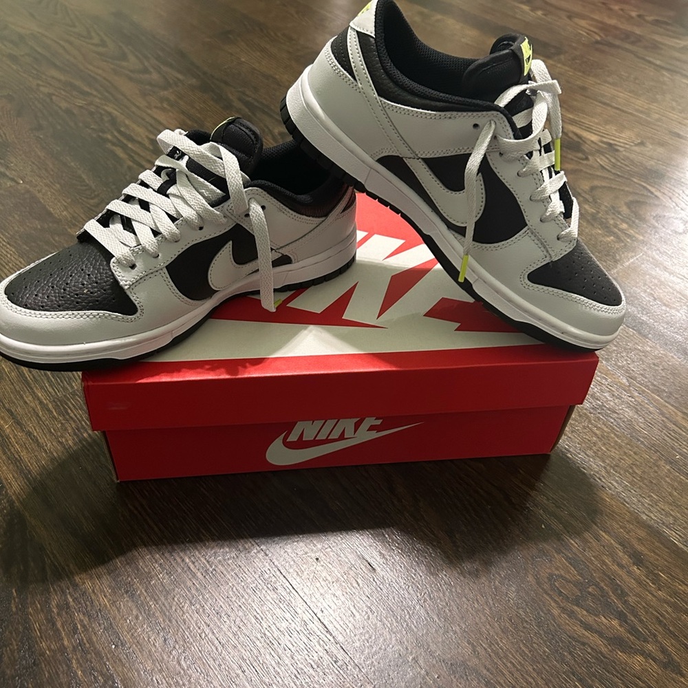 Nike Men's Black and White Sneakers